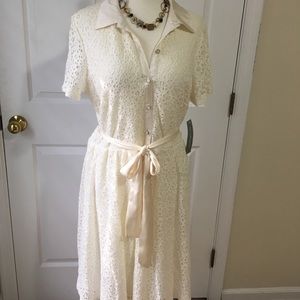 Adorable all over lace midi dress.